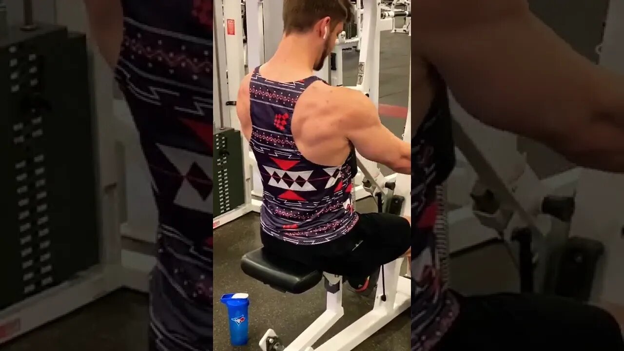 Machine back rows for reps