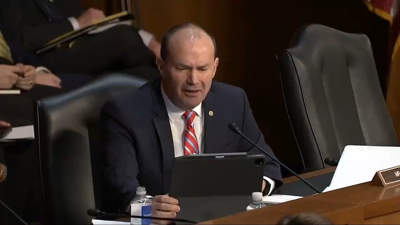 Senator Mike Lee blasts FBI Director Wray.