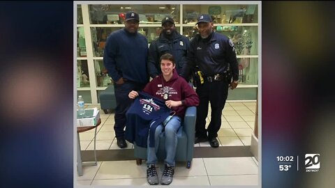 Marathon runner who collapsed will complete Detroit Free Press Marathon on Sunday