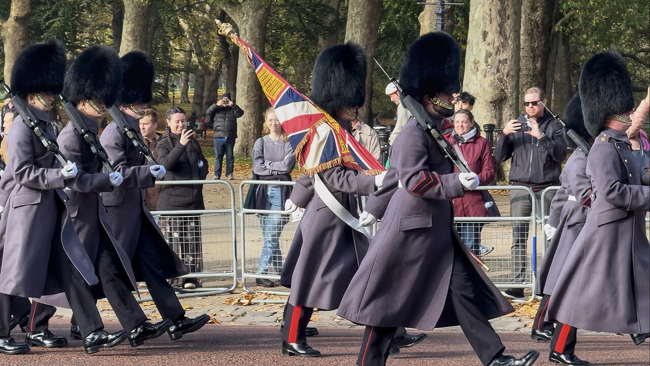 ROYAL FAMILY'S WINTER GUARDS & BAND DAZZLE LONDON CROWDS! 🇬🇧