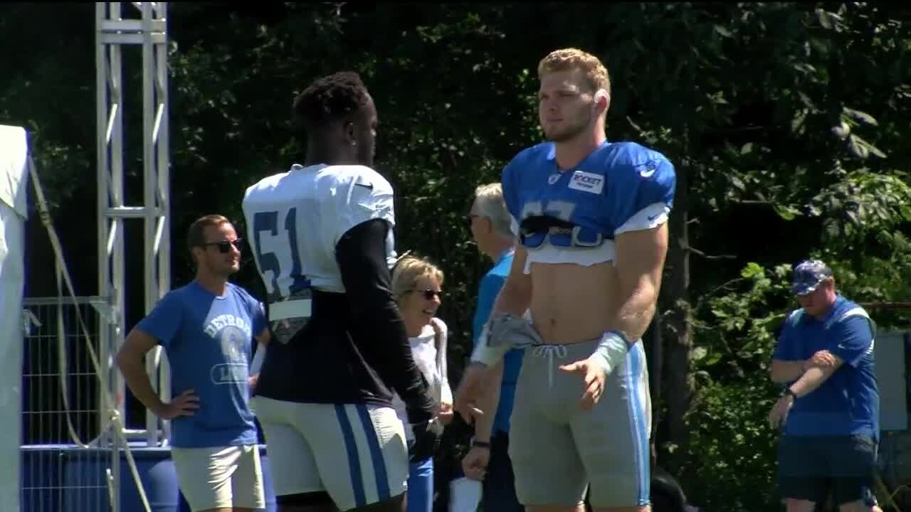 Former Michigan teammates Aidan Hutchinson, Kwity Paye catch up at Lions-Colts practices