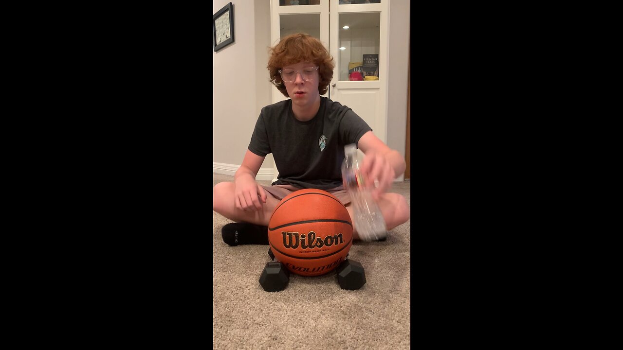 How did he do that?!!😮😮🔥🏀