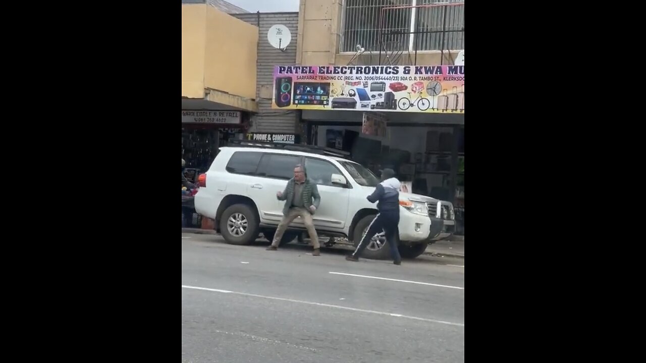 Man defends against car jackers