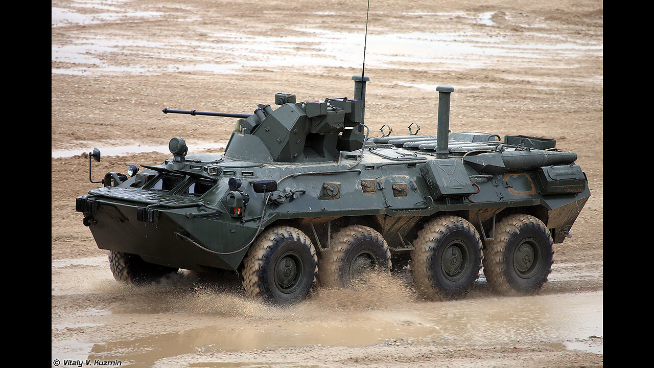 Un BTR-82A ruso dispara contra lugar de aterrizaje de un grupo de la OTAN/Ucrania