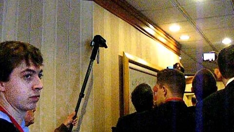 Palin so irelevent that she's mobbed at CPAC 2012 before speech