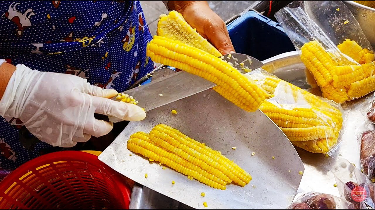 Amazing Boiled Corn Cutting Skills - green papaya salad + corn - SomTam | thai street food Bangkok