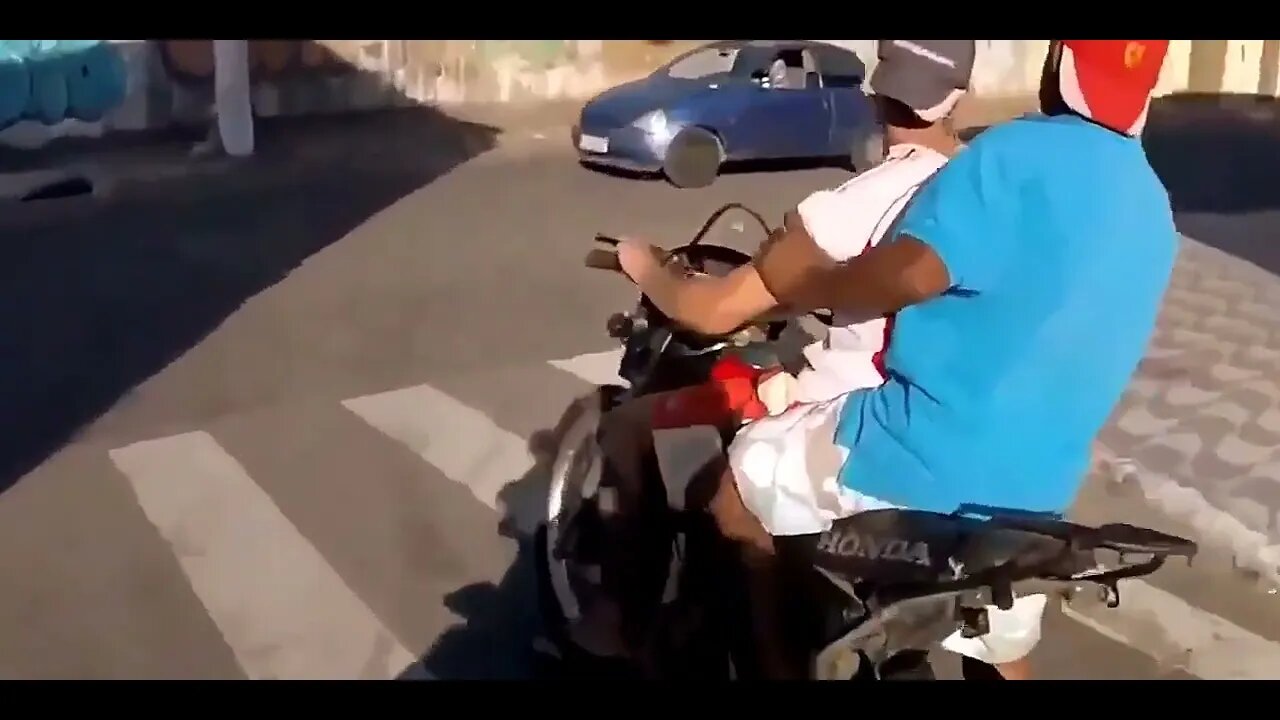 #03 COPS - SEE WHAT HAPPENS AND SUBSCRIBE HELP ME POST MORE VIDEOS A DAY - Léo Sócrates