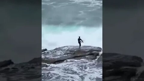 😆 When a Brave Man Faces The Sea 🤣🤣🤣