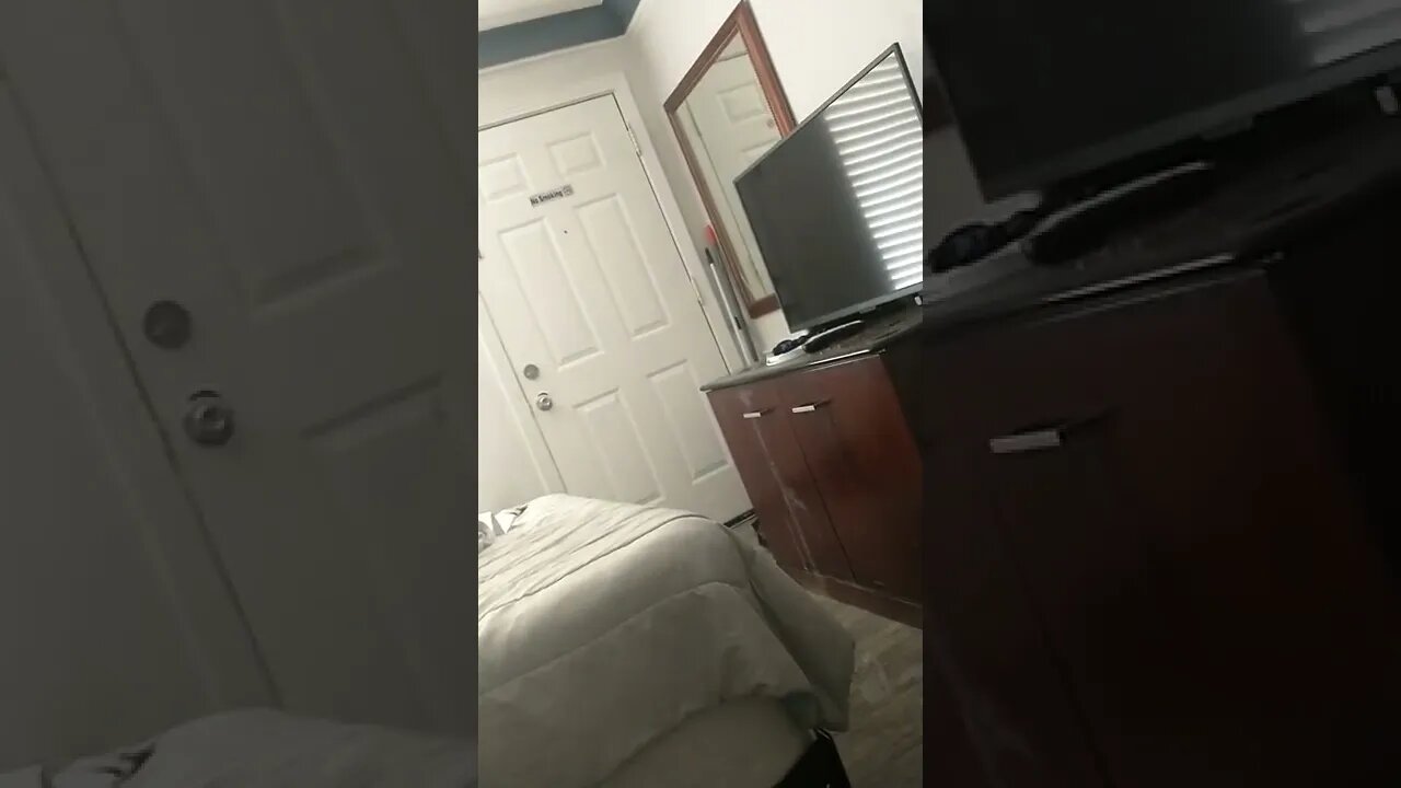 #gangstalking #targetedindividual They're squeezing my organs while changing clothes.