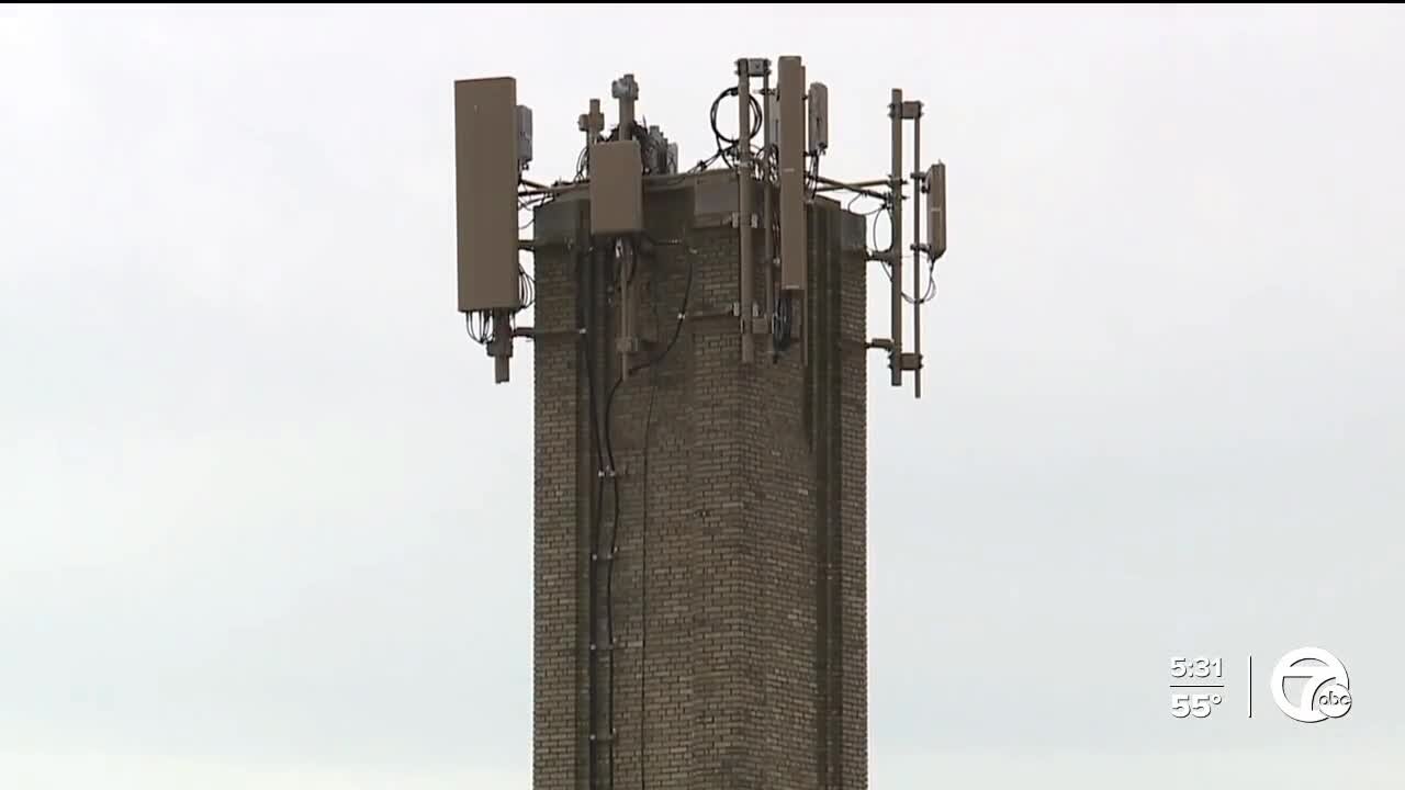 Wyandotte parents meeting with T-Mobile to discuss 5G tower