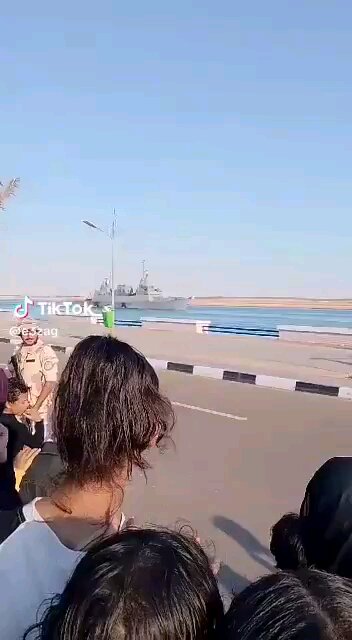 Israeli warship roaming the Egyptian coast to the disgust and shock of the locals