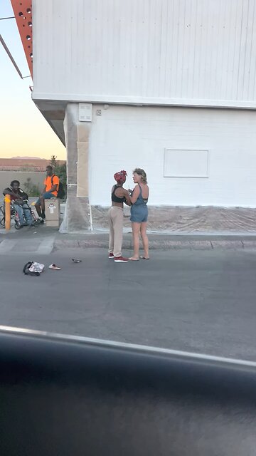 Las Vegas homeless street fight ￼