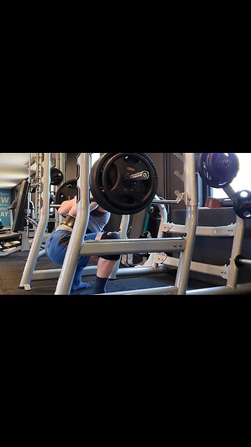 160 Kgs x 2 Paused Squat. New PR!