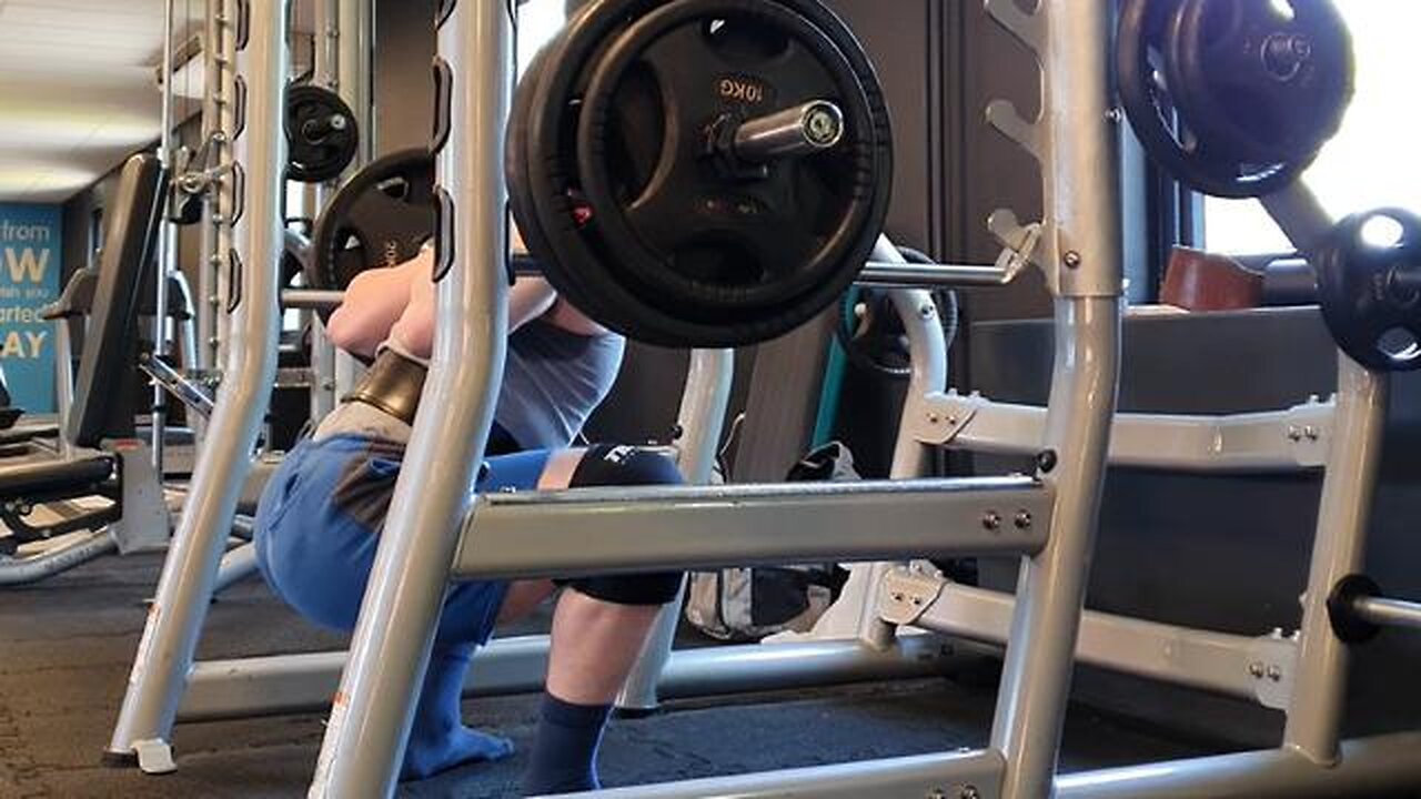 160 Kgs x 2 Paused Squat. New PR!