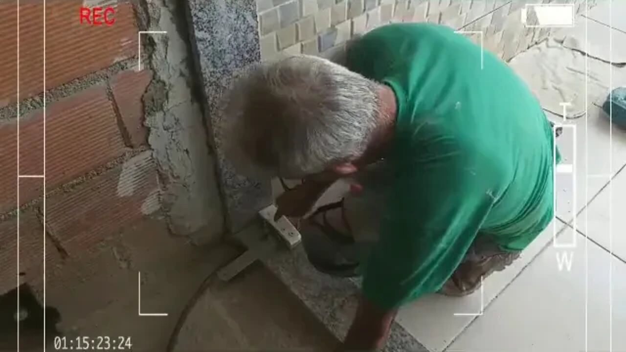 PORTA DE VIDRO PIVOTANTE COM MÁRMORE , VEJA COMO COLOCAR.
