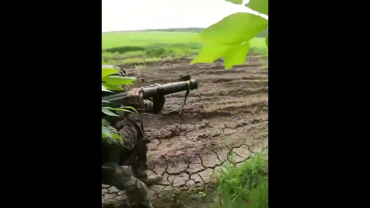 This is how American volunteers work against Russia's armored personnel carrier!