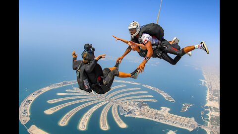 Skydives over the palm Jumeirah Dubai