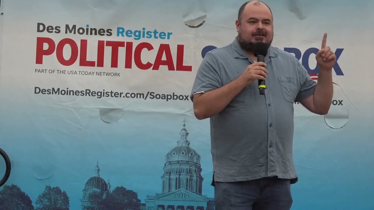 Ryan Melton speaks at the Des Moines Register Political Soapbox during the Iowa State Fair：/07