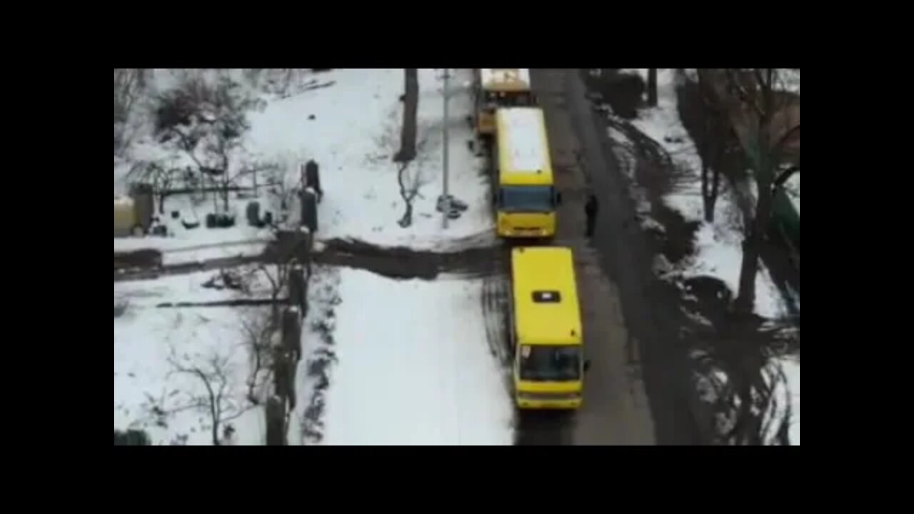 🇺🇦Graphic War🔥Fleeing Families Sumy, Ukraine 35 Buses are Going to Safety Green Corridor #Shorts