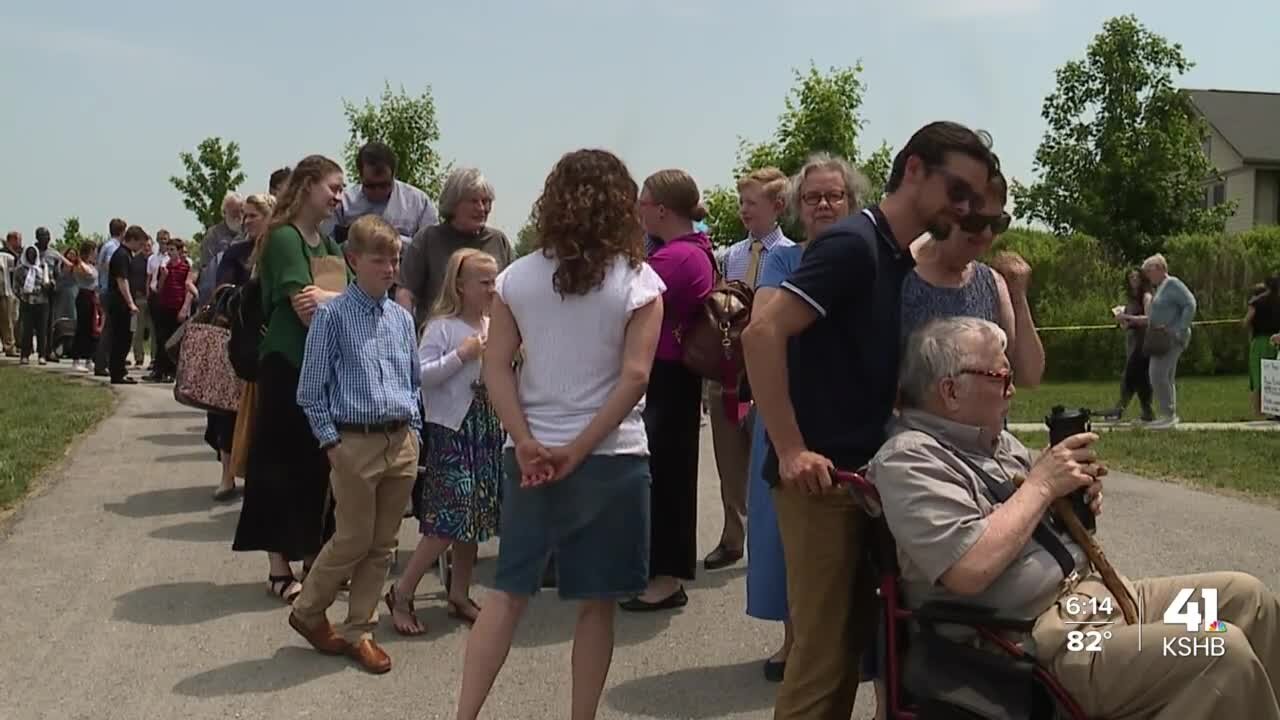 Hundreds flock to Gower, Missouri, to witness Sister Wilhelmina Lancaster's body believed to be incorrupt