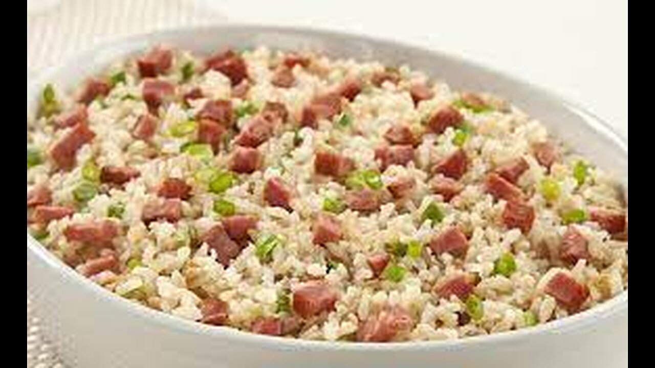 93-Arroz refogado com cebola, pimentão, cenoura e calabresa