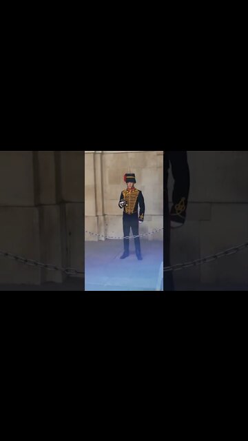 He shouts stand clear of the arch way #horseguardsparade