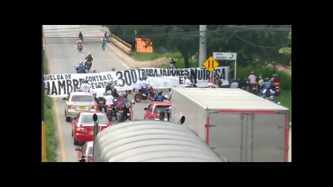 En estos momentos trabajadores de Nutresa están protestando por el despido de 300 trabajadores