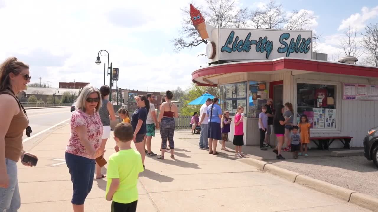 Grand Ledge residents come out to Lick-ity split