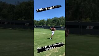 Léo Matos treinando sozinho no CT em pleno Natal