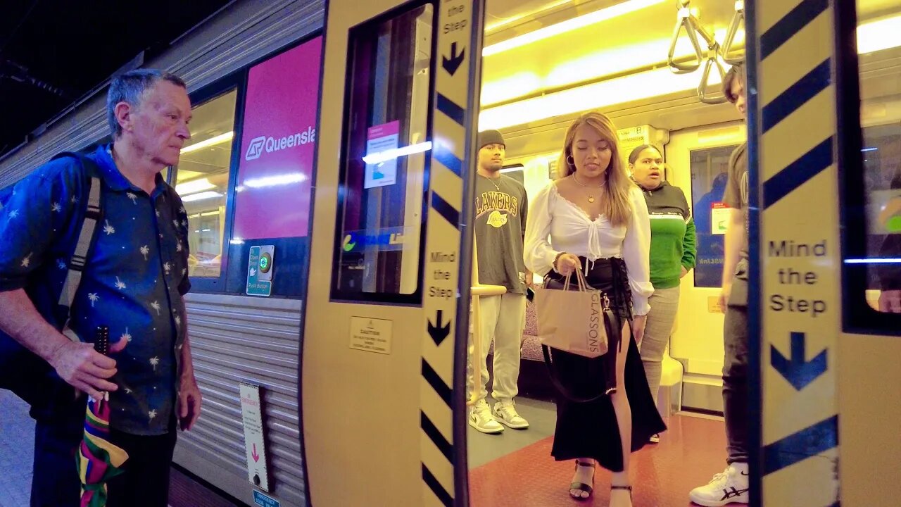Brisbane CBD Train to Fortitude Valley || QLD || Australia