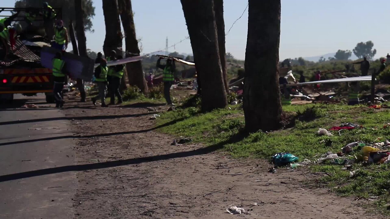 SOUTH AFRICA - Cape Town - Mfuleni evictions (Video) (rBW)