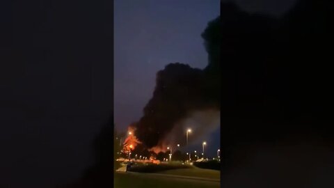 Major fire burns down the Picnic distribution center in Almelo, Netherlands