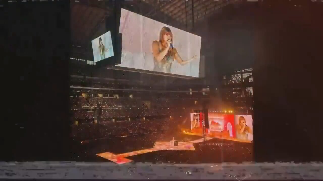 People at Taylor swift concert suffered amnesia from frequency weapons on the audience.