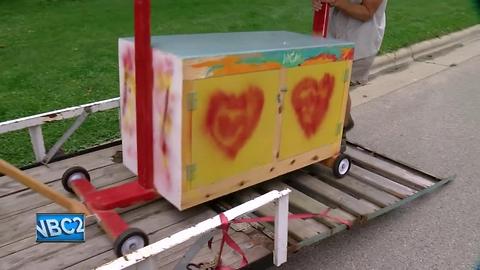 Oconomowoc community comes together to replace missing lemonade stand