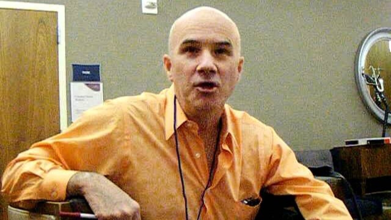 Datechguys Field guide to bloggers Marathon Blogger.AVI