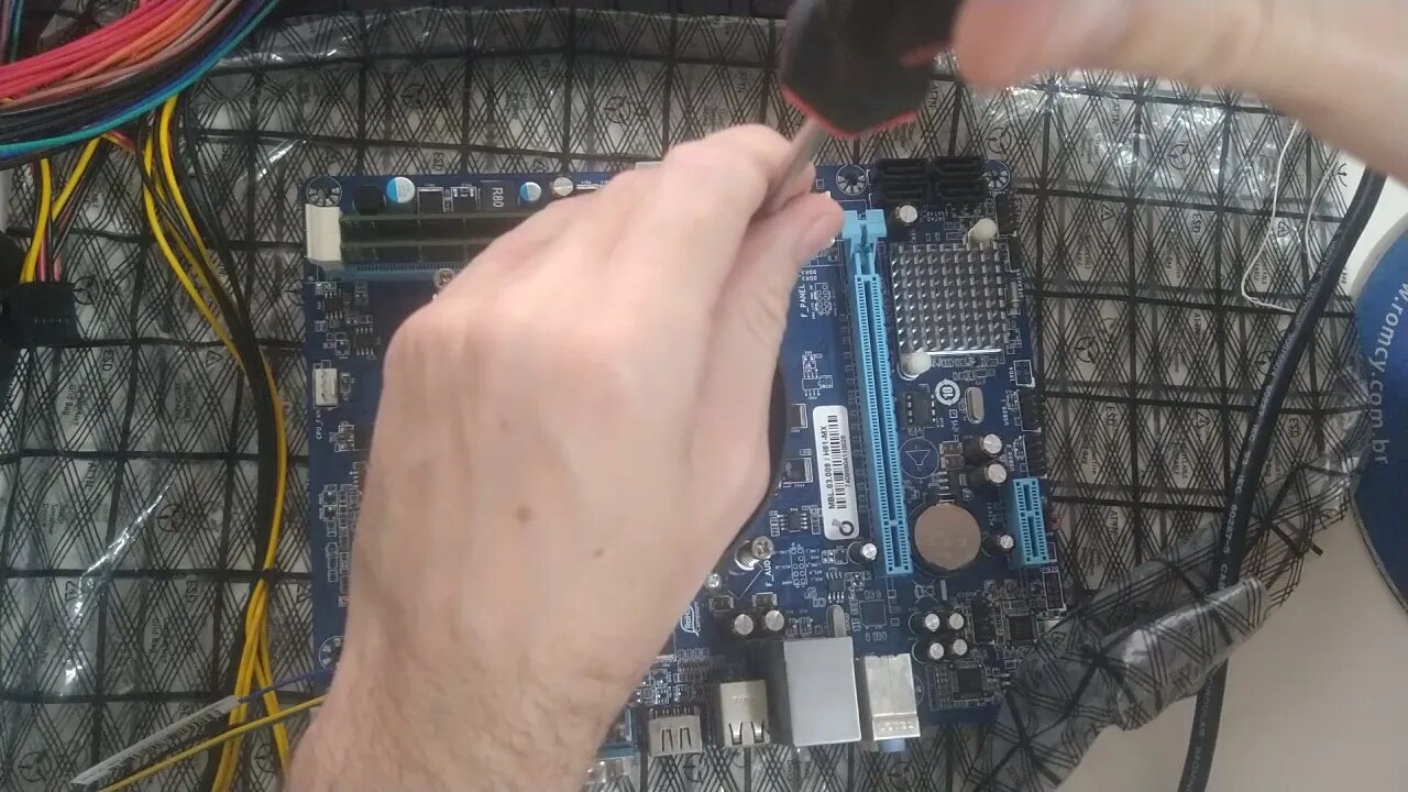 Testando XEON E3 1240 v2 e Placa Mãe H61 que não ligam.