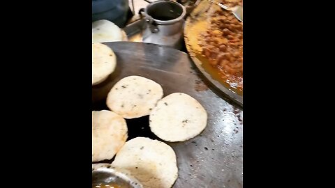 kulche cholle khalo guys veere 🤣