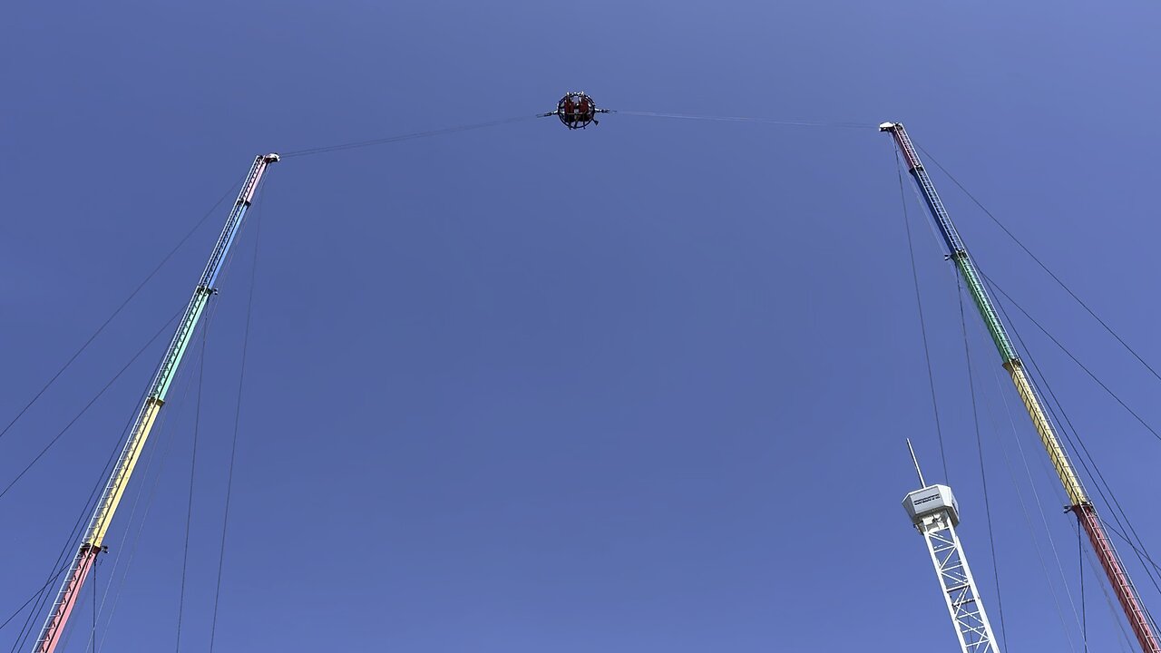 Le Slingshot à La Ronde, Six Flags Montréal