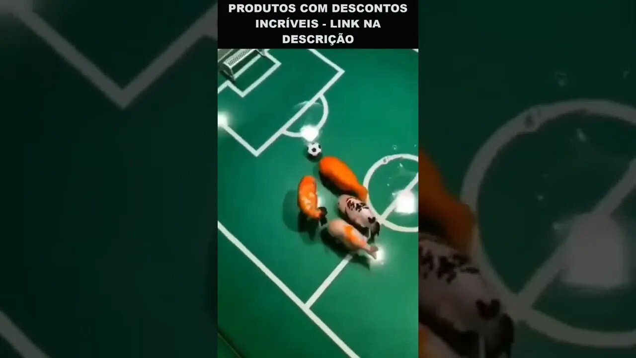 peixes jogando futebol