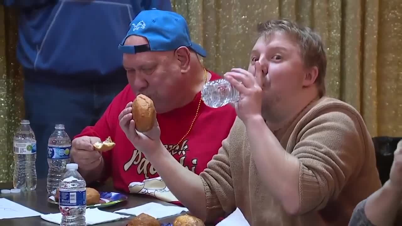 Paczki eating contest