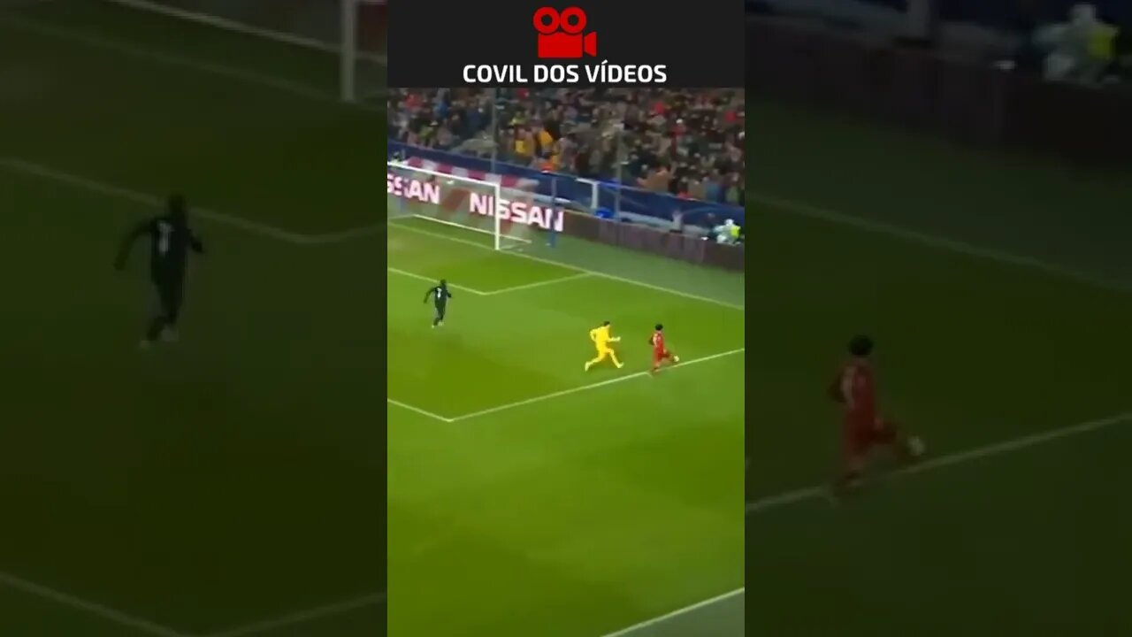 quando o jogador tá com sorte ele faz gol de qualquer lugar