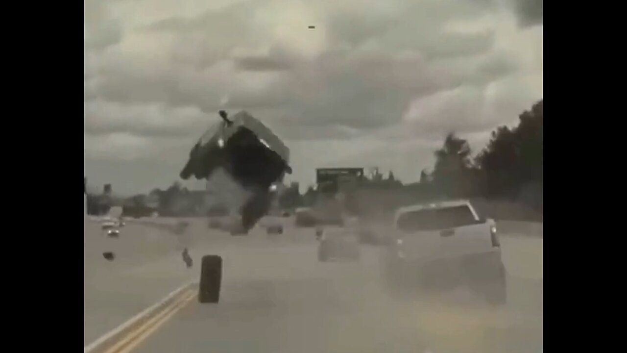 DISASTERS ON THE HIGHWAY CAUGHT ON CAMERA #102