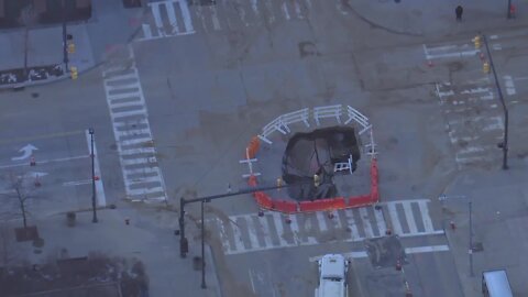 Sink hole shuts down St. Clair Avenue