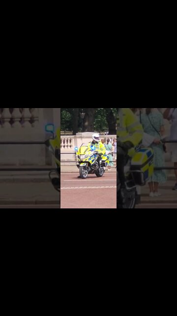 police escort #buckinghampalace