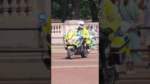 police escort #buckinghampalace