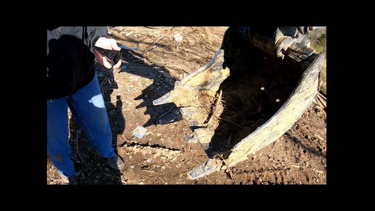 Changing bucket teeth on Bobcat mini excavator bucket