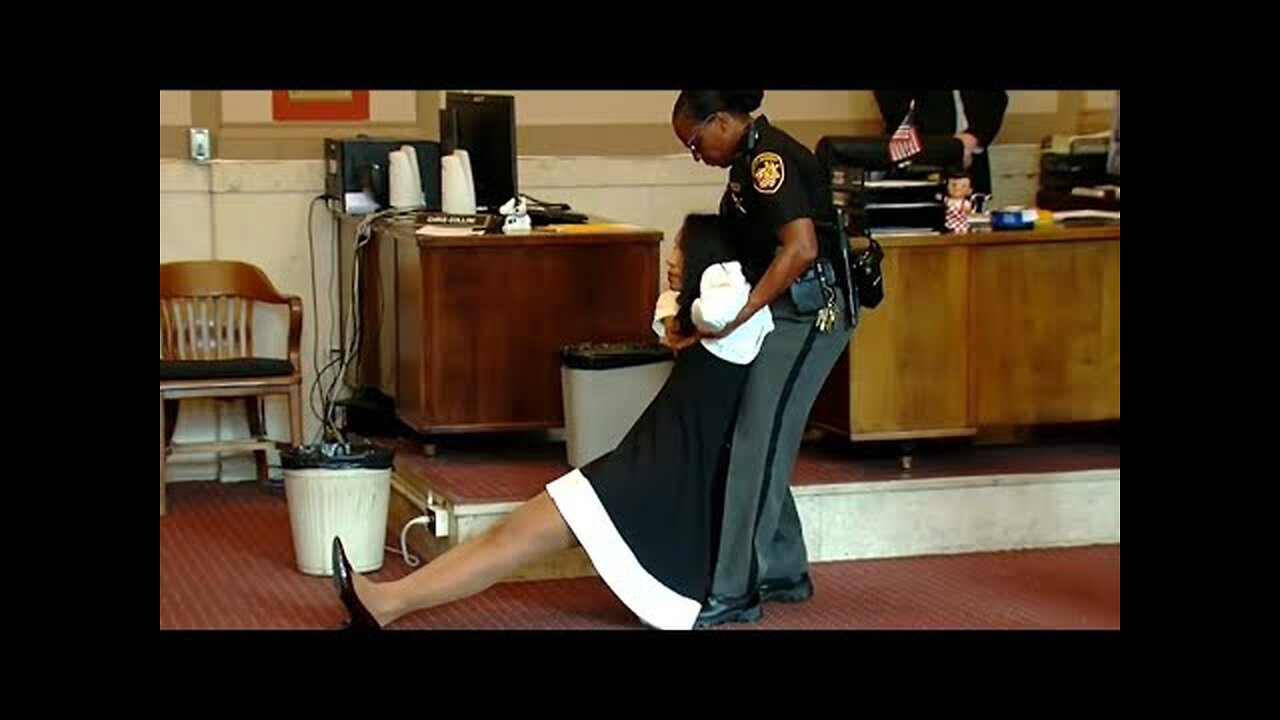 Judge Dragged Out of Courtroom After Being Sentenced to Jail