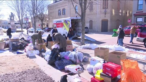 Oshkosh community gathers in solidarity with Ukraine