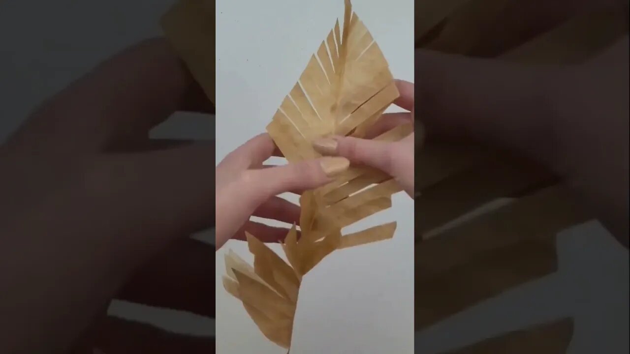 DIY PARCHMENT PAPER PALM LEAF #shorts #diyhomedecor #diyboho #palmleaf #bohodecor #diytutorial