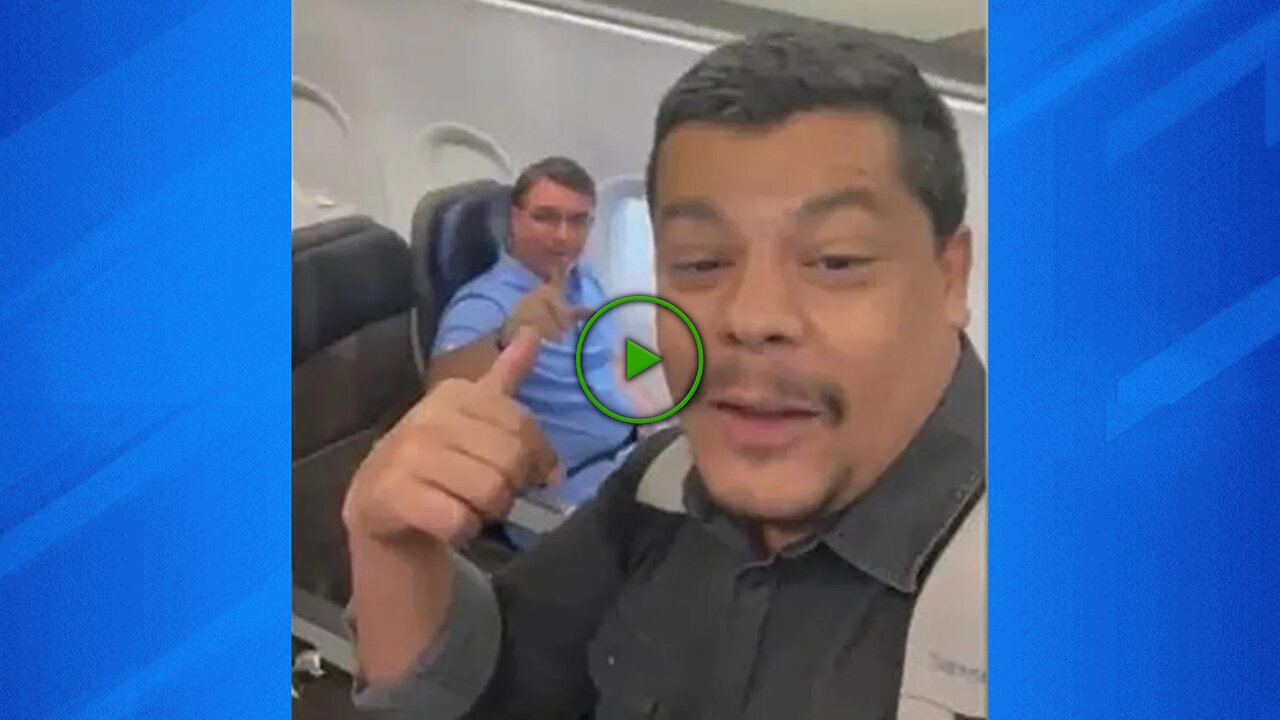 PETISTA ABORDA FLÁVIO BOLSONARO EM AVIÃO E QUESTIONA: ‘E AS JOIAS?’; VEJA VÍDEO